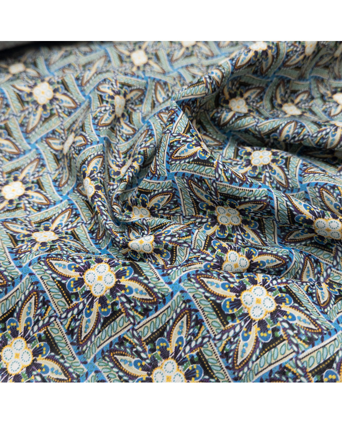 In cu bumbac în model geometric albastru