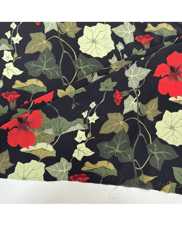 Crepe de Chine negru cu flori roșii